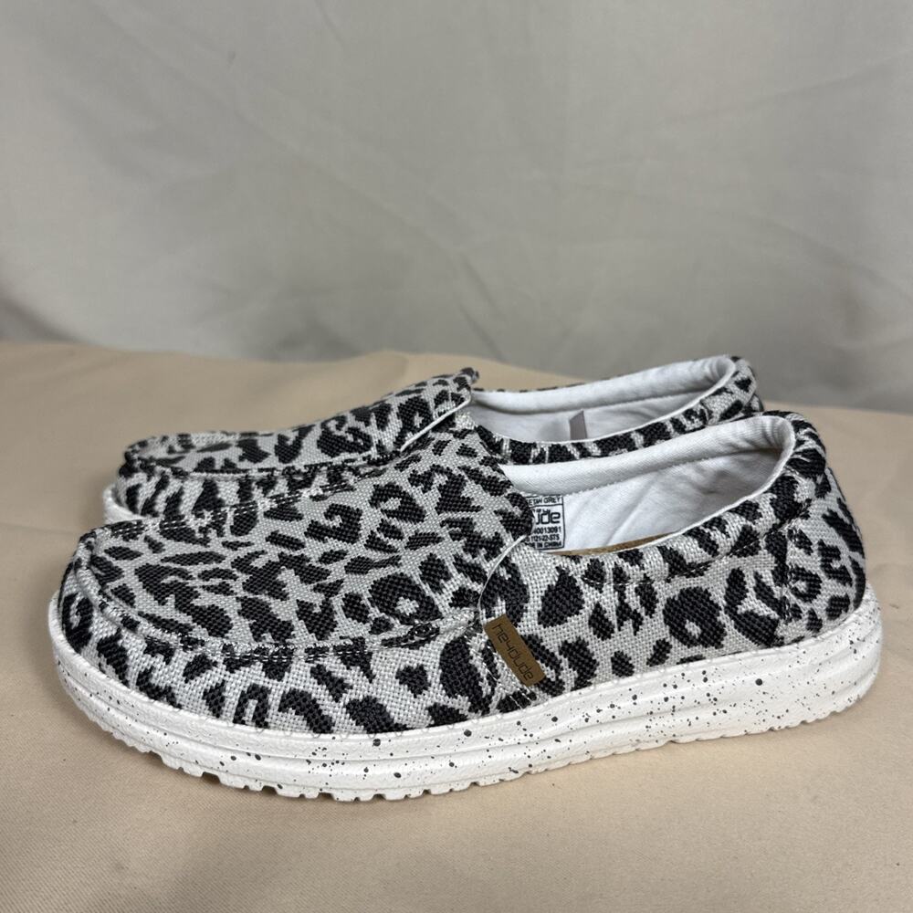 Hey Dude Grey Cheetah Slip On Loafers Casual Comfort Women’s Size 6 boho costal